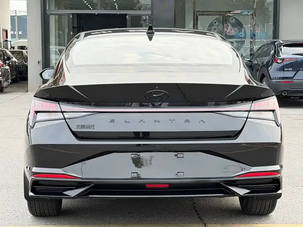 Hyundai Elantra — фото 4