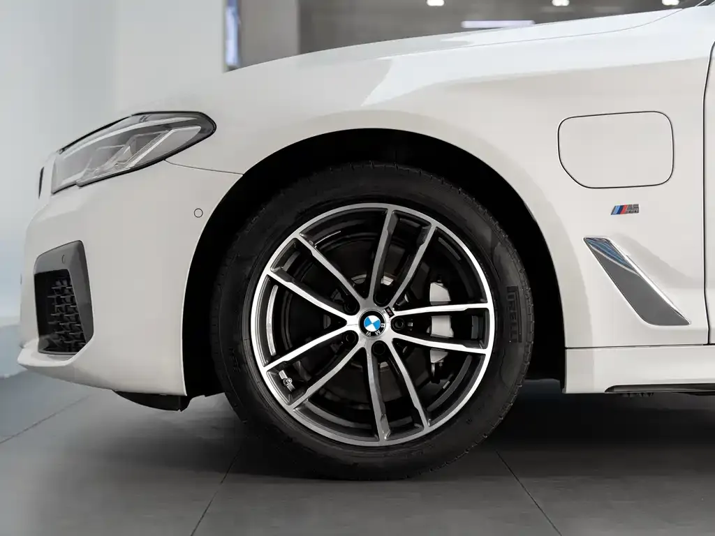 BMW 5 Series New Energy — фото 2