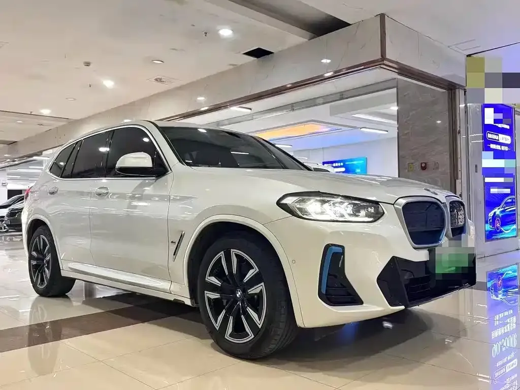 BMW iX3 — фото 4
