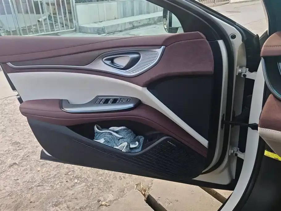 BYD Seal — фото 10