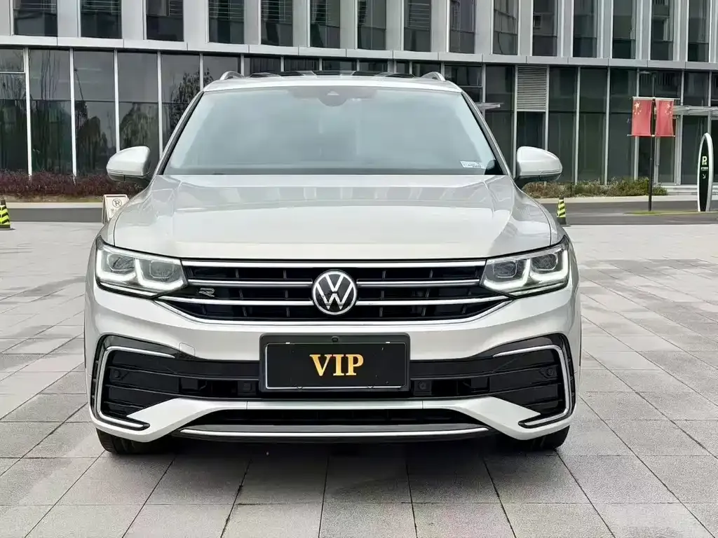 Volkswagen Tiguan L — фото 7