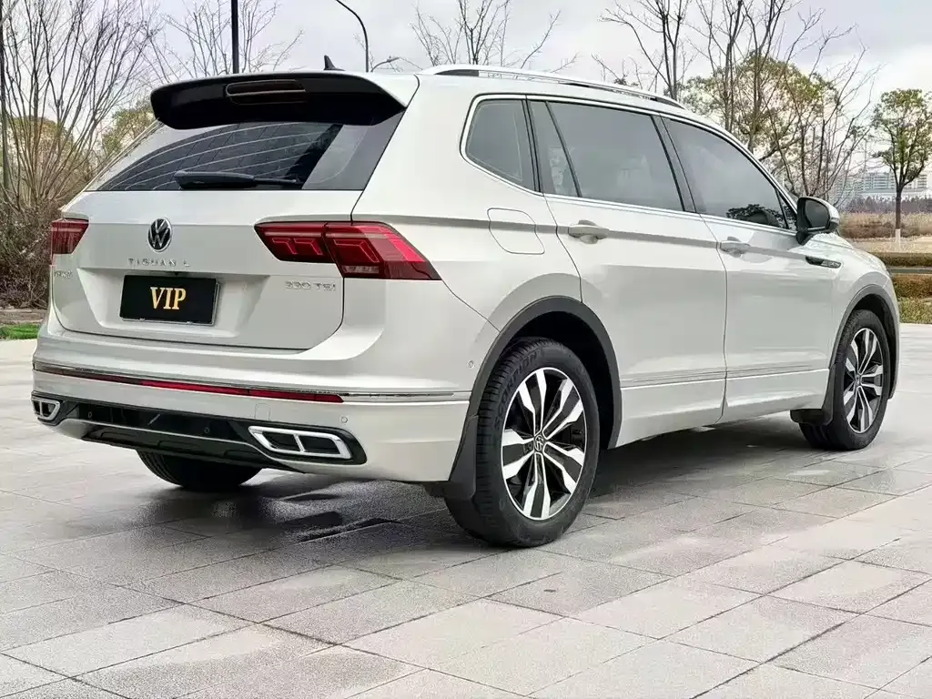 Volkswagen Tiguan L — фото 10