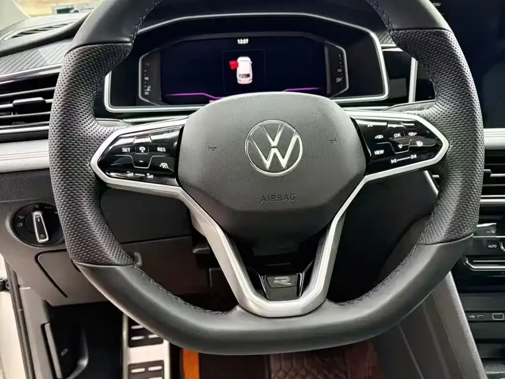 Volkswagen Tiguan L — фото 4