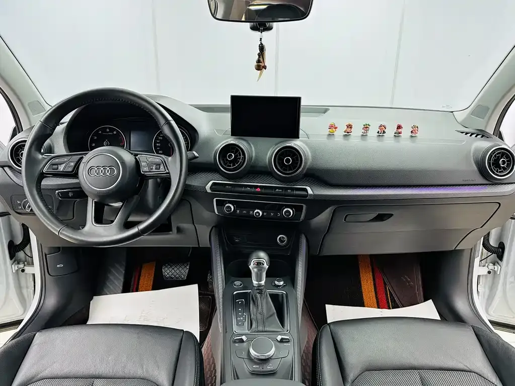 Audi Q2L — фото 6