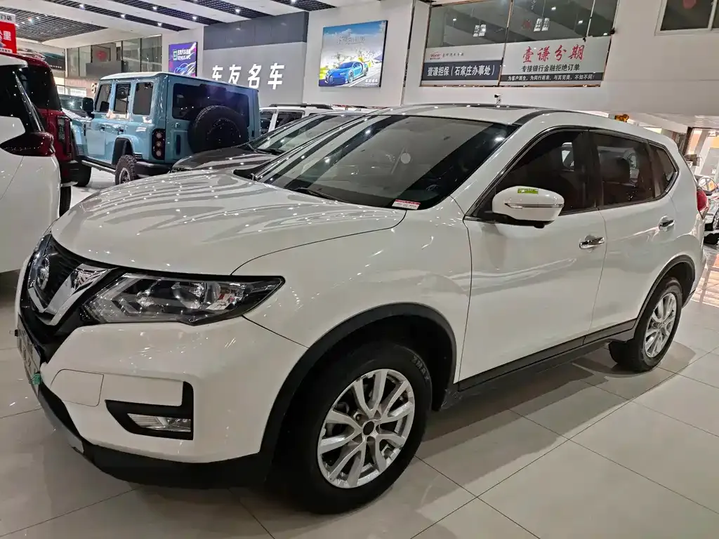 Nissan X-Trail — фото 1