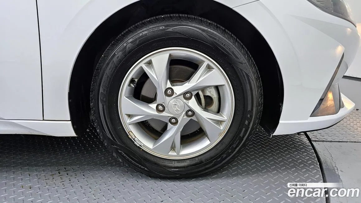 Hyundai AVANTE — фото 3