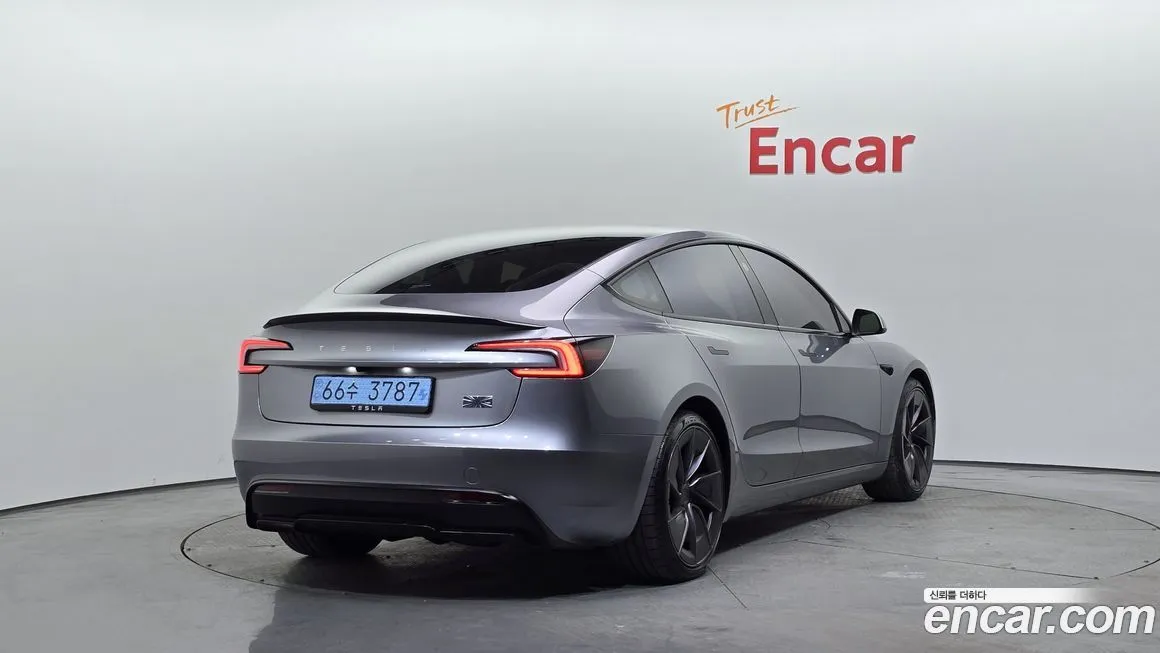 Tesla Model 3 — фото 4