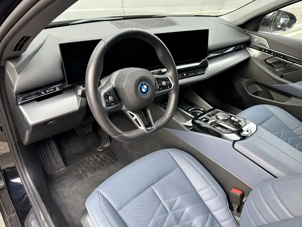 BMW i5 — фото 9