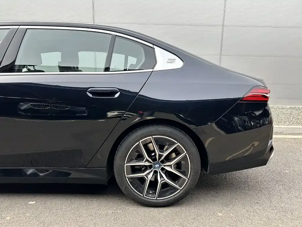 BMW i5 — фото 4