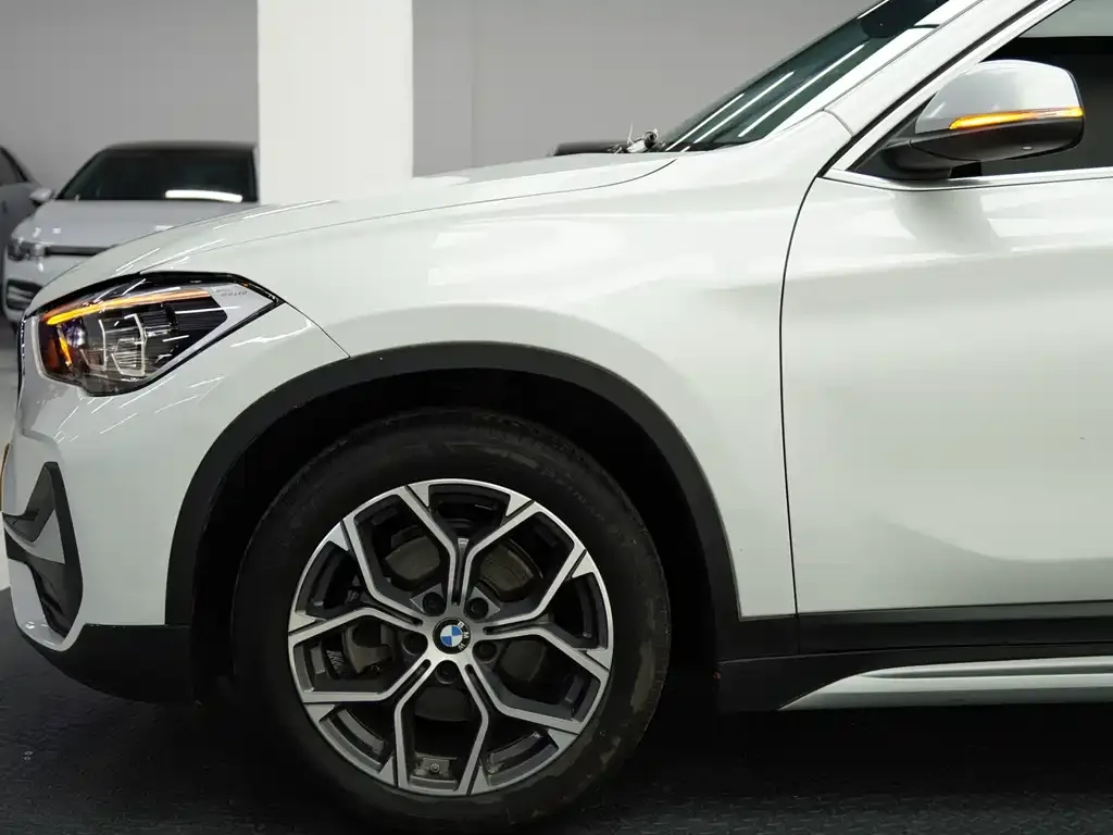 BMW X1 — фото 8