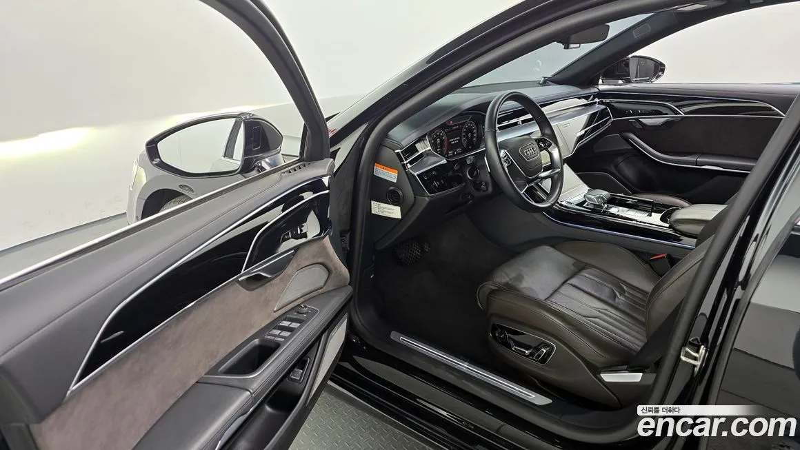 Audi A8 — фото 9
