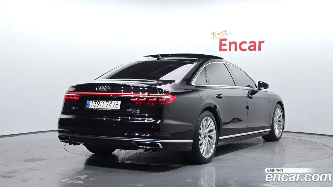 Audi A8 — фото 7