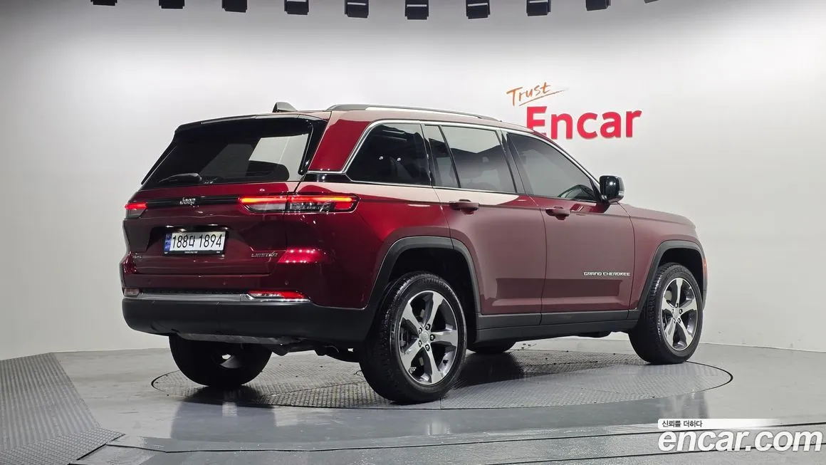 Jeep Cherokee — фото 4