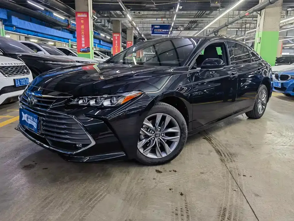 Toyota Avalon — фото 1