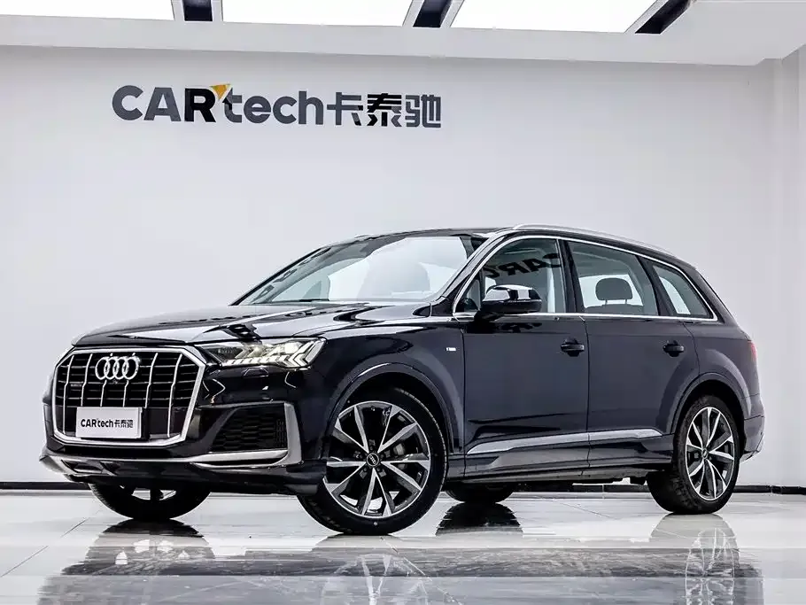 Audi Q7 — фото 1