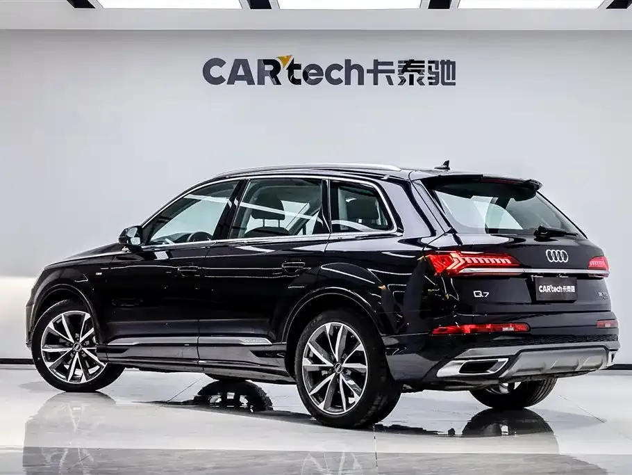 Audi Q7 — фото 10