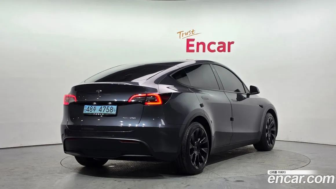 Tesla Model Y — фото 9