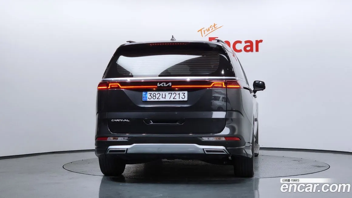 Kia Carnival — фото 10