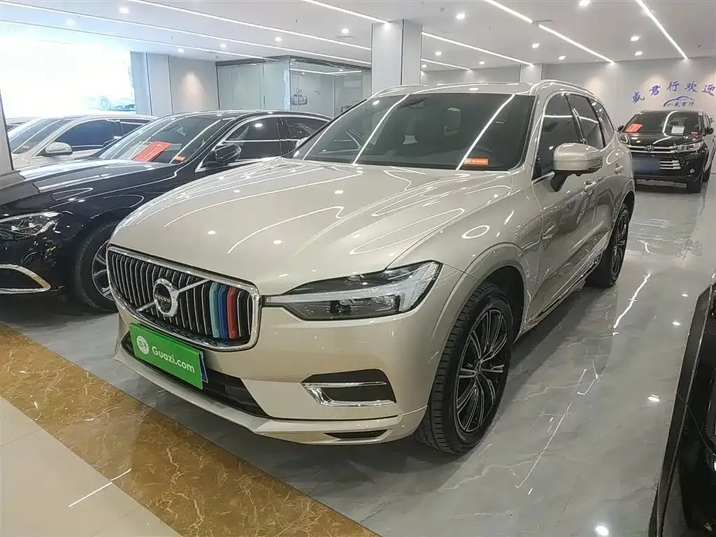 Volvo XC60 — фото 1