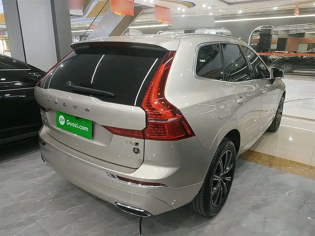 Volvo XC60 — фото 10