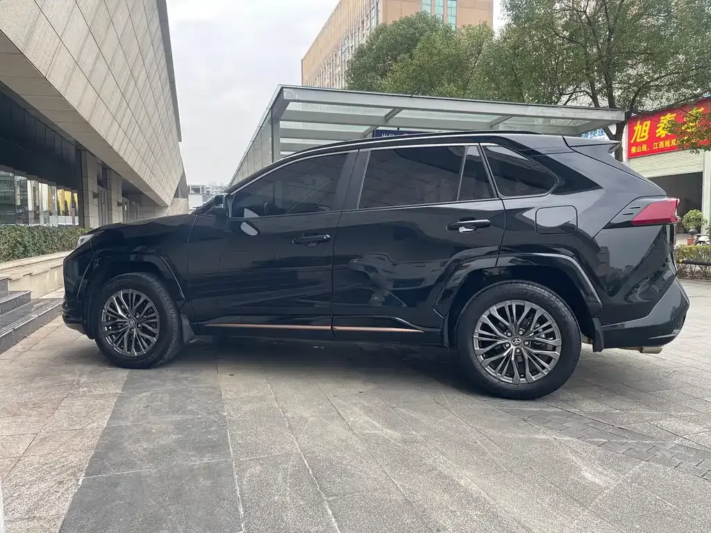 Toyota Wildlander — фото 10