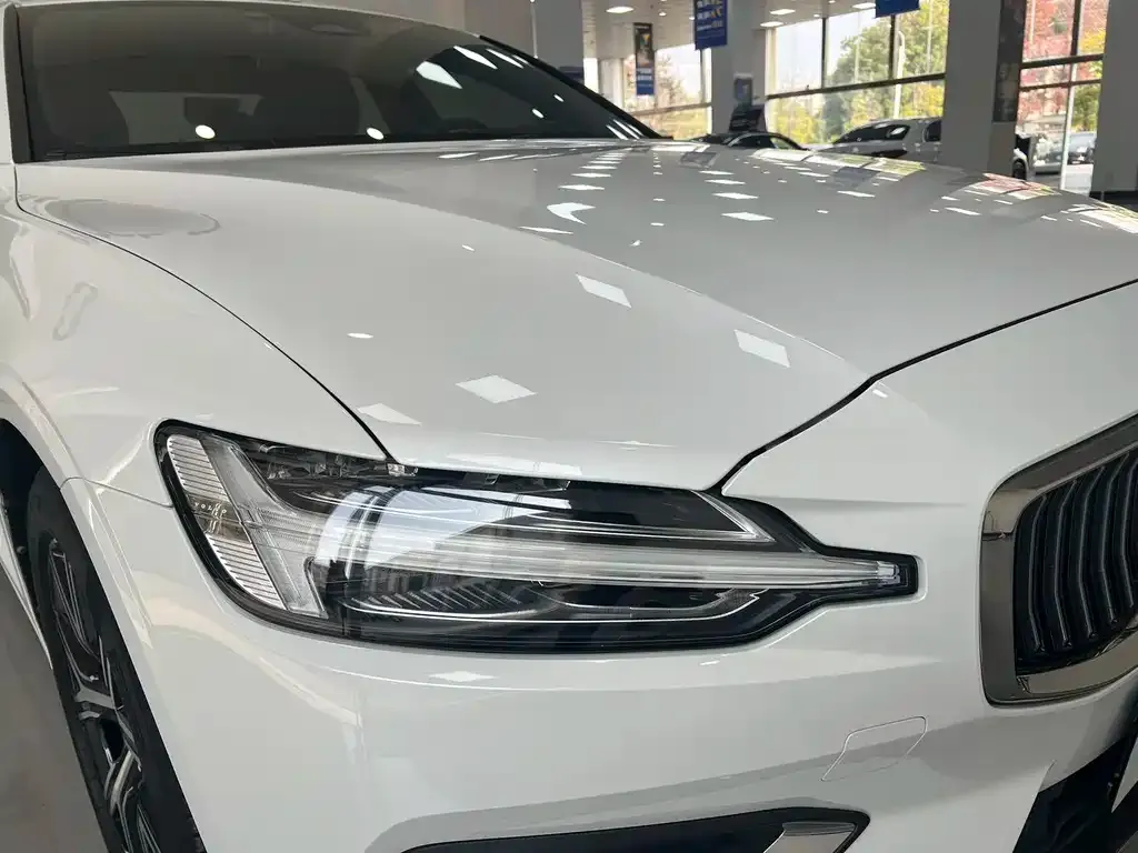 Volvo S60 — фото 9