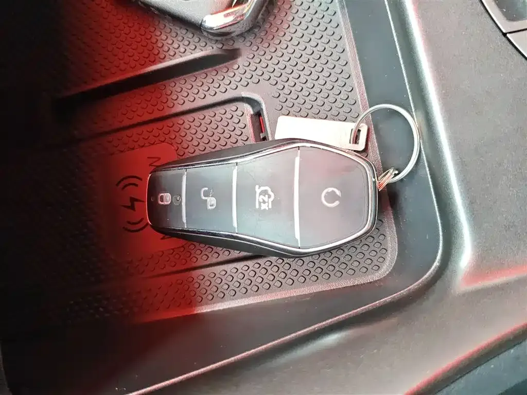 BYD Seal 05 DM-i — фото 9