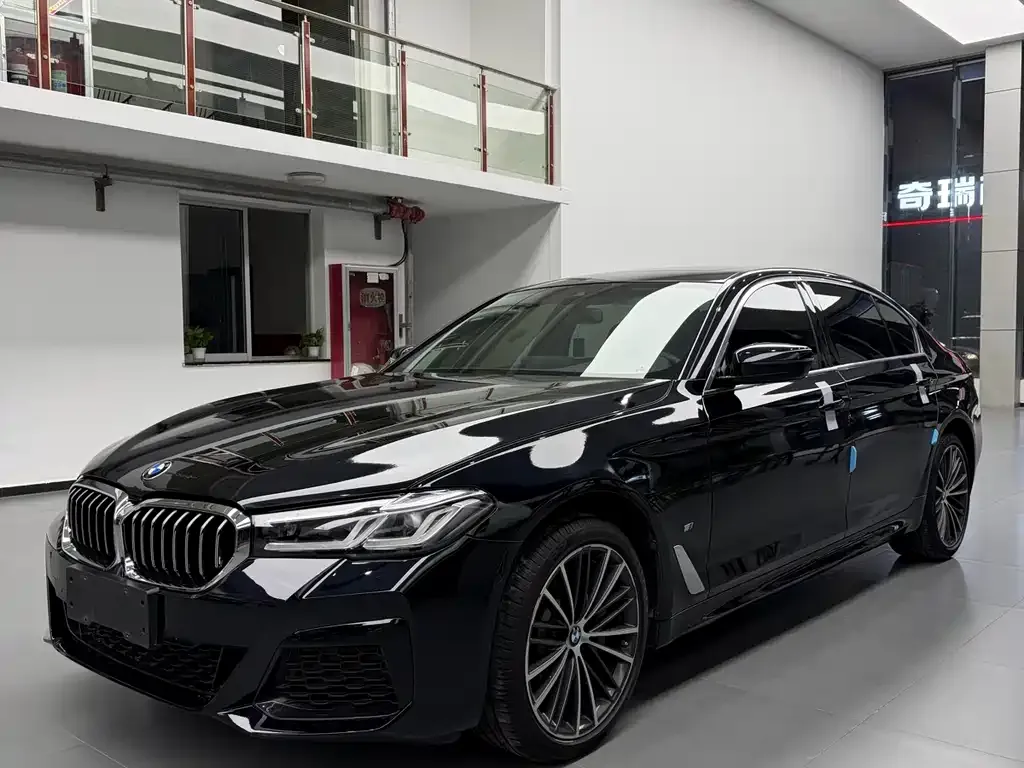 BMW 5 Series — фото 1