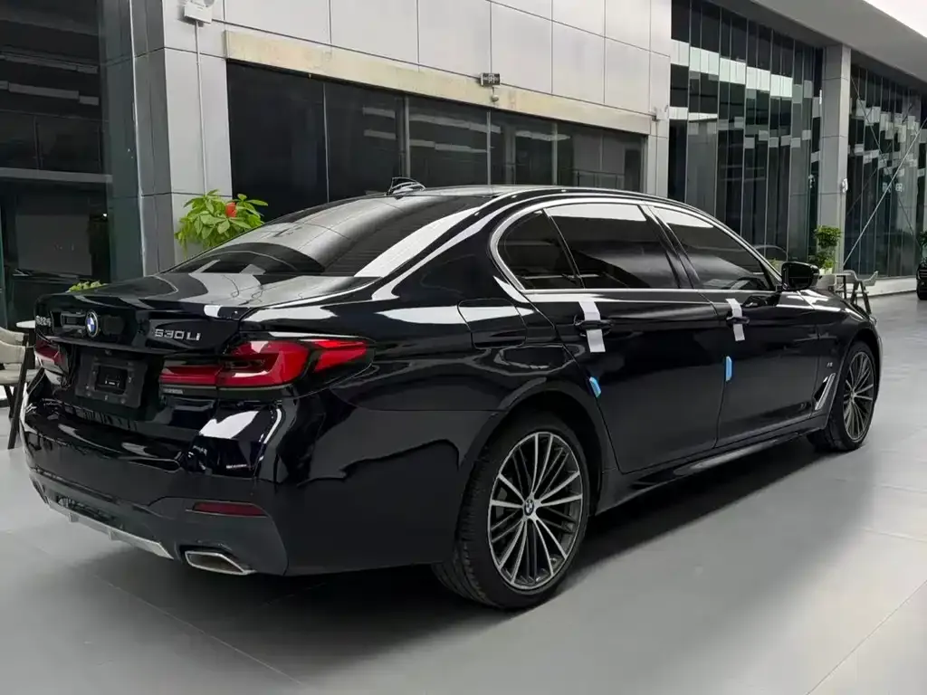 BMW 5 Series — фото 4