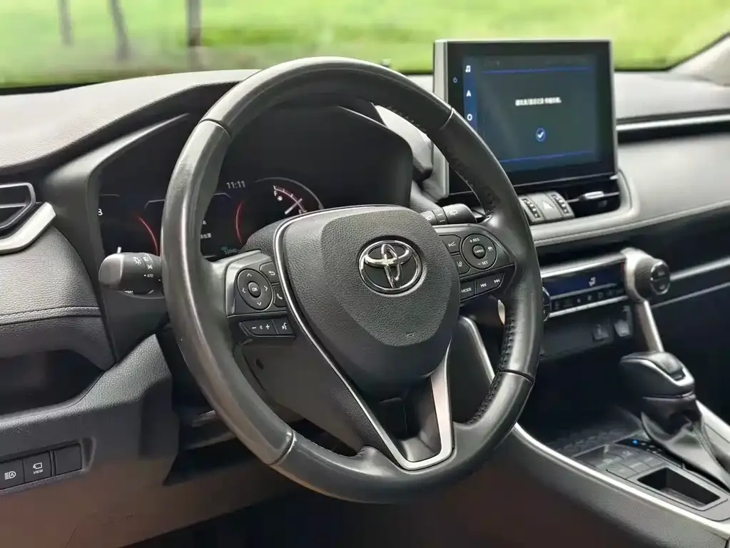 Toyota RAV4 — фото 9