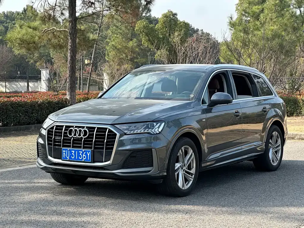 Audi Q7 — фото 1