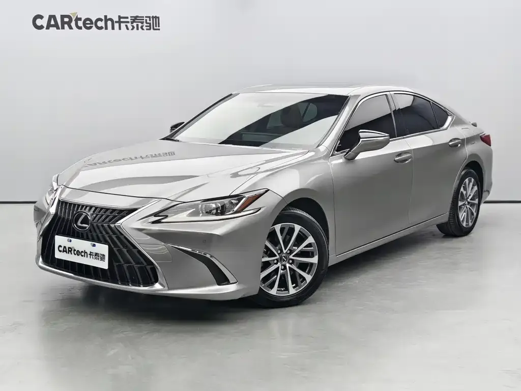 Lexus ES — фото 1