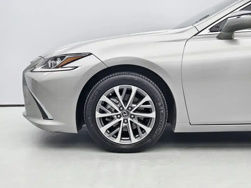 Lexus ES — фото 7