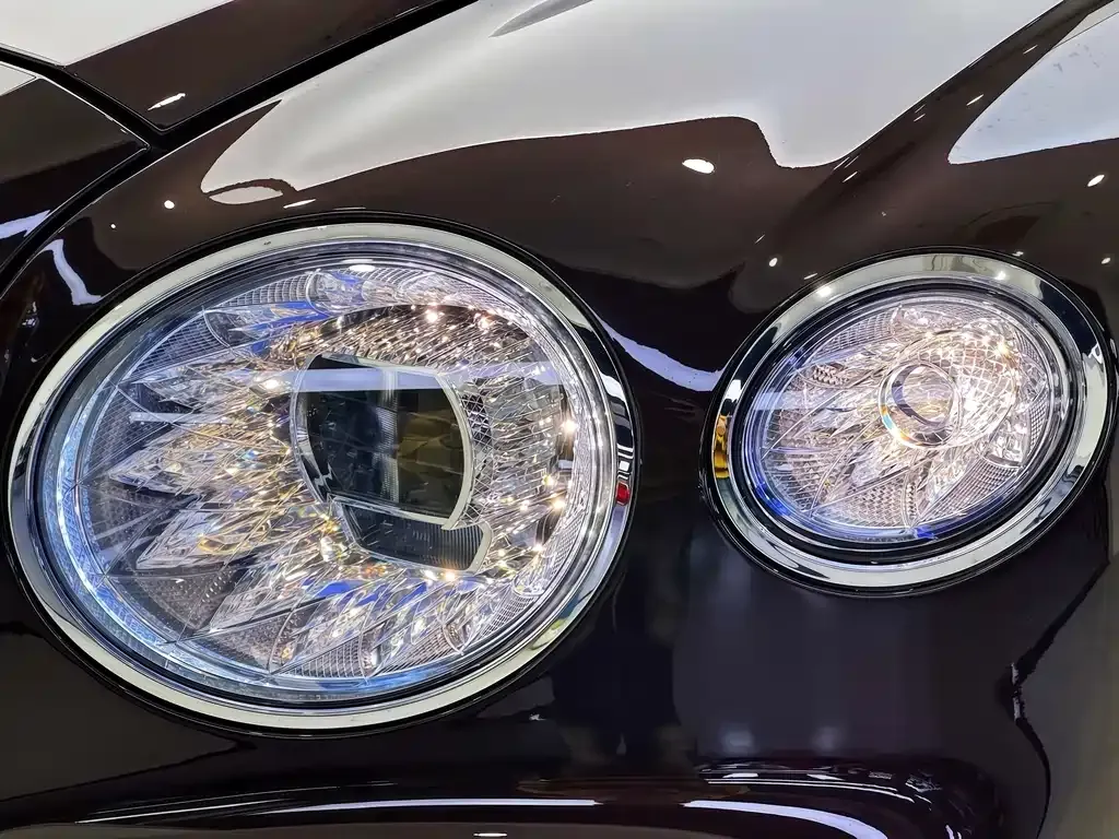 Bentley Flying Spur — фото 10