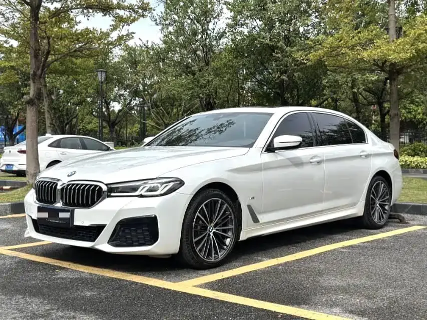 BMW 5 Series — фото 1