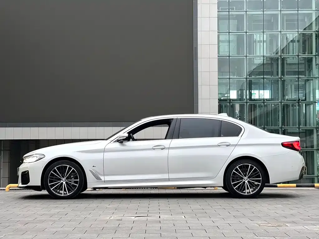 BMW 5 Series — фото 4