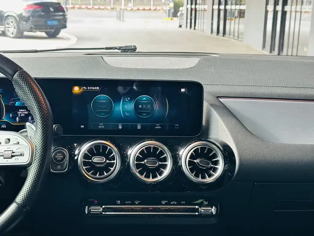 Mercedes-Benz GLA AMG — фото 3