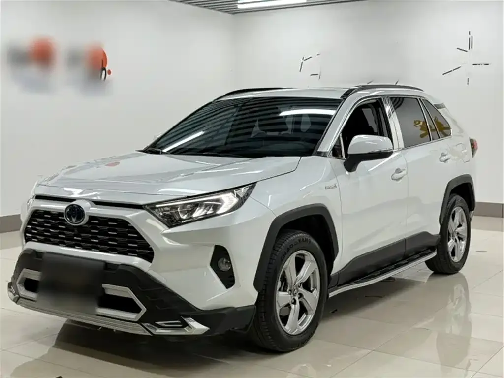 Toyota RAV4 — фото 1