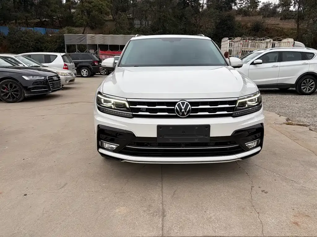Volkswagen Tiguan L — фото 7
