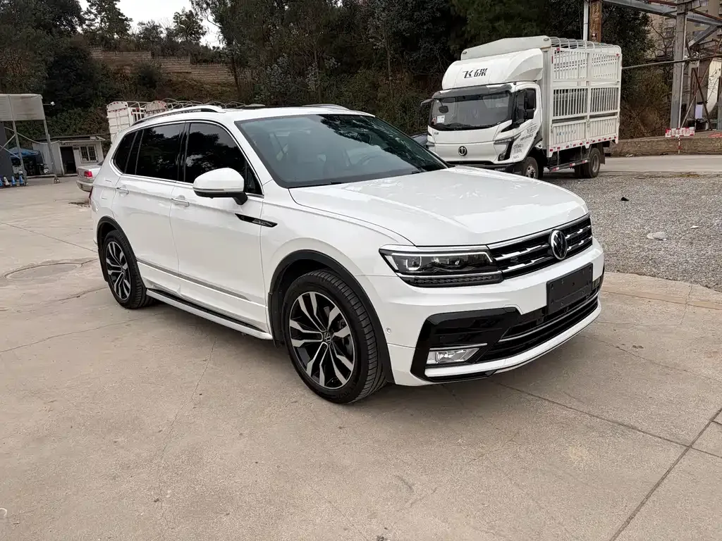 Volkswagen Tiguan L — фото 5