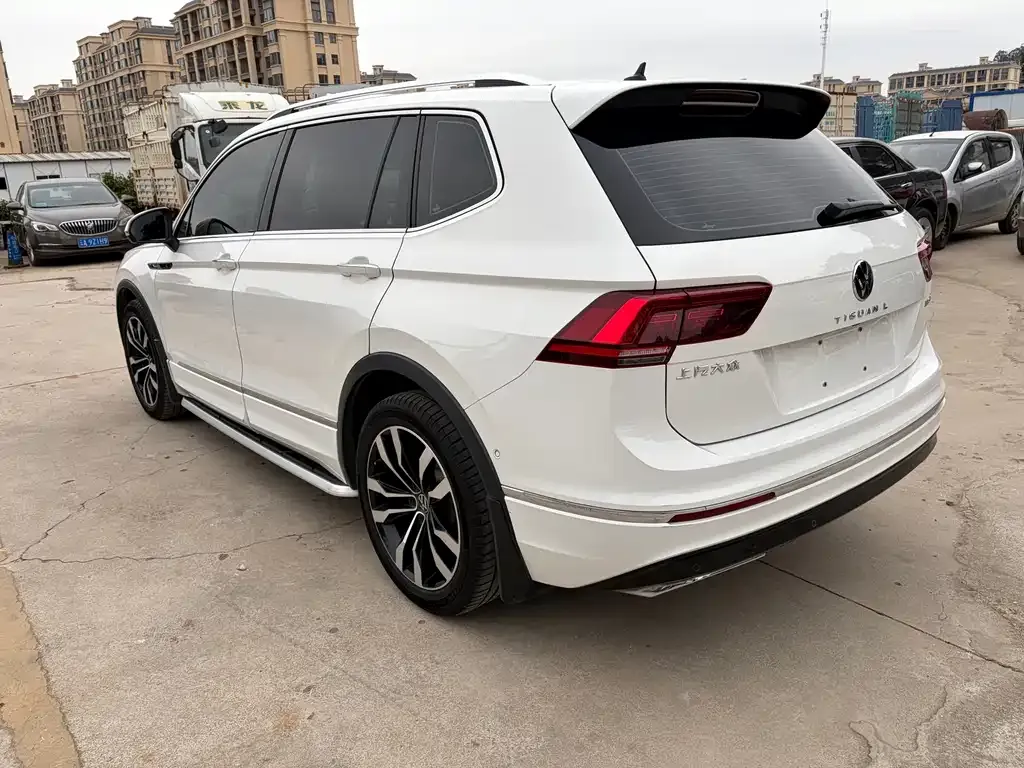 Volkswagen Tiguan L — фото 10
