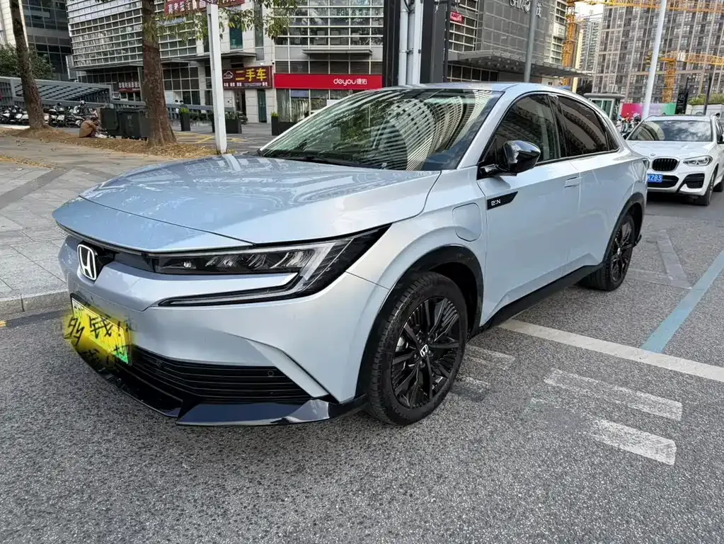 Honda e:NP2 — фото 1
