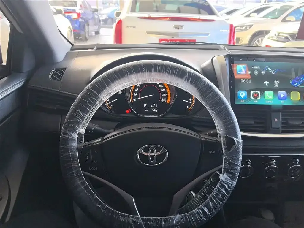 Toyota Yaris L — фото 5