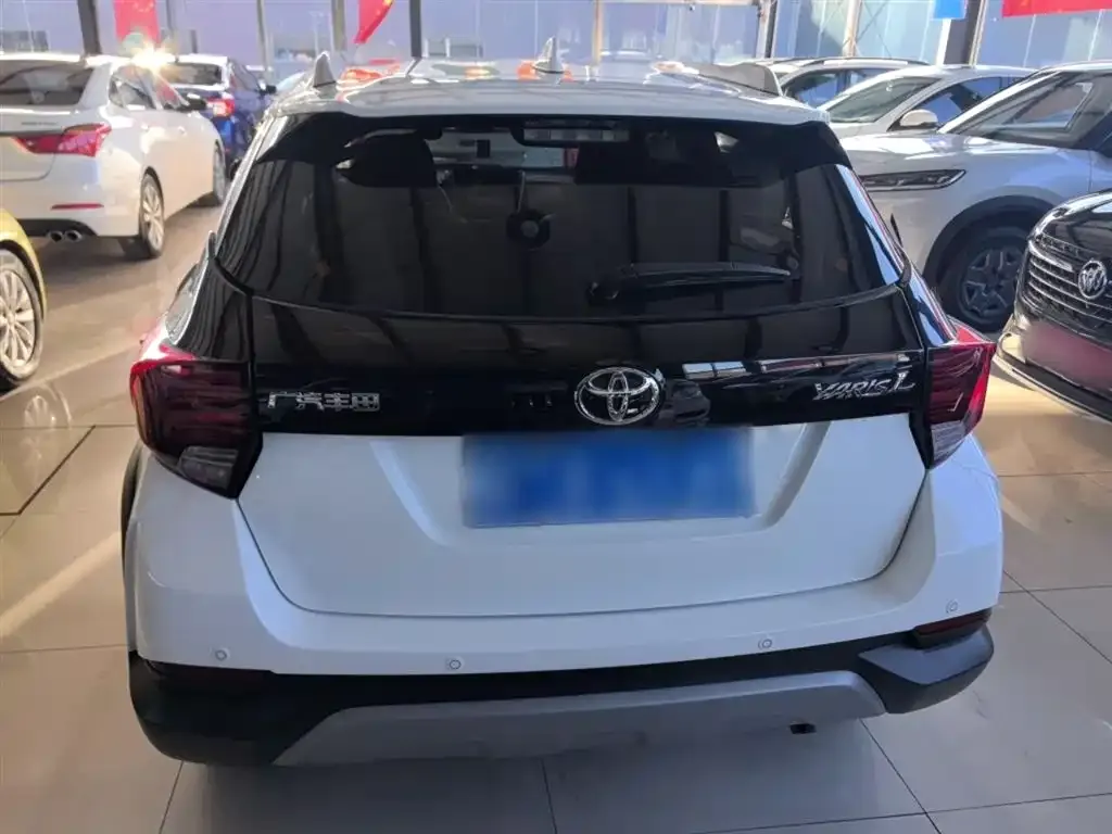Toyota Yaris L — фото 3