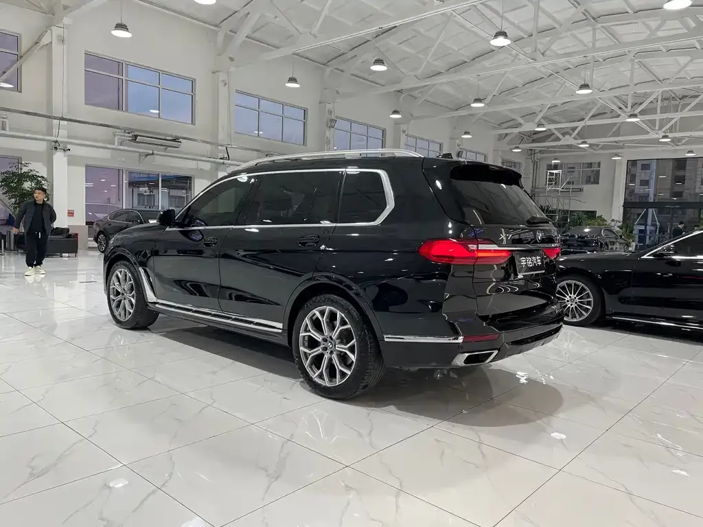 BMW X7 — фото 2