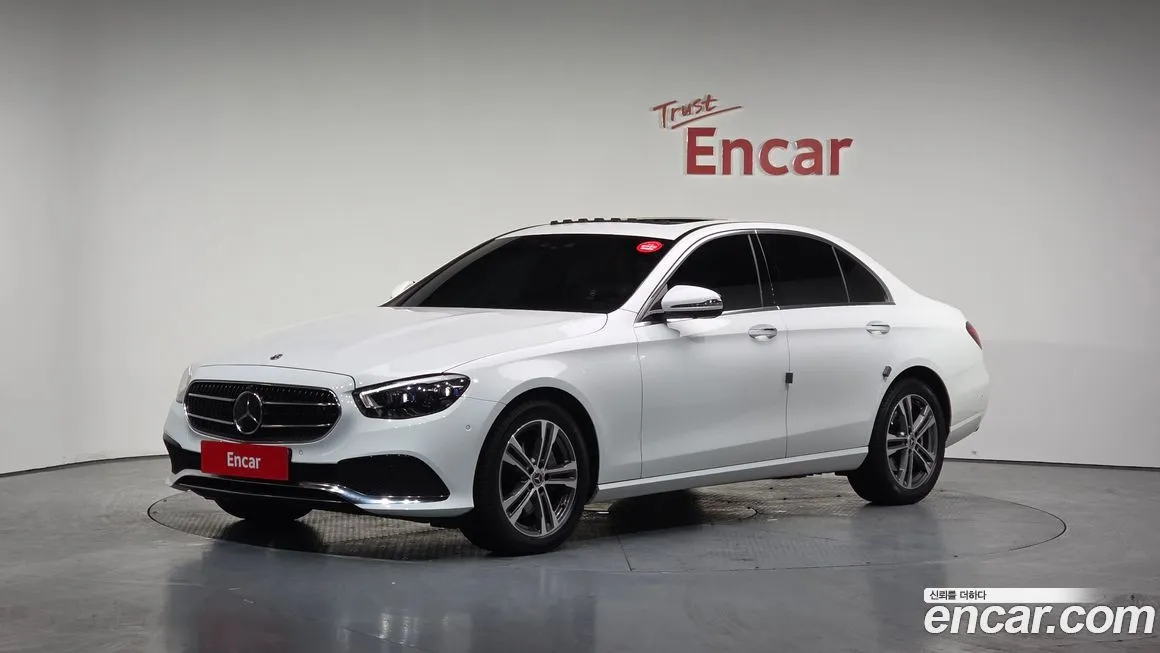 Mercedes-Benz E-Class — фото 1