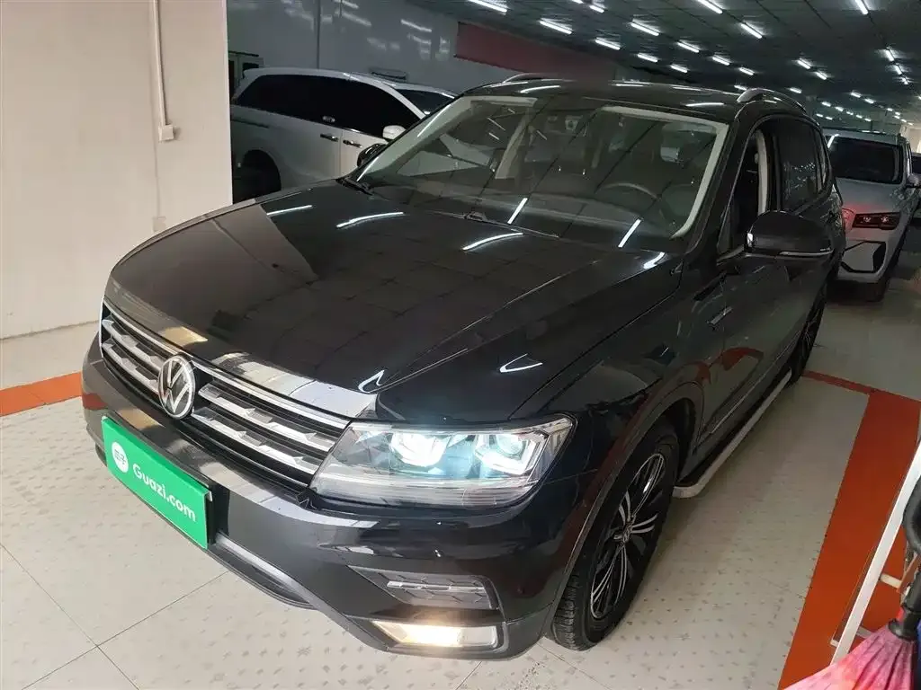 Volkswagen Tiguan L — фото 1