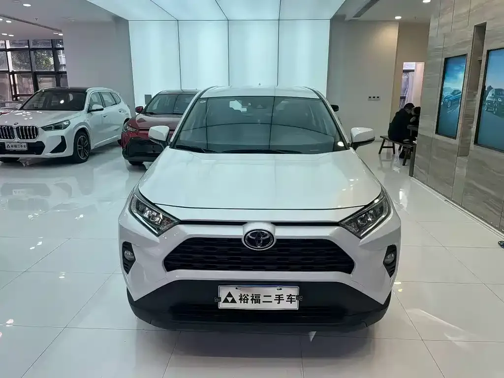 Toyota RAV4 — фото 3