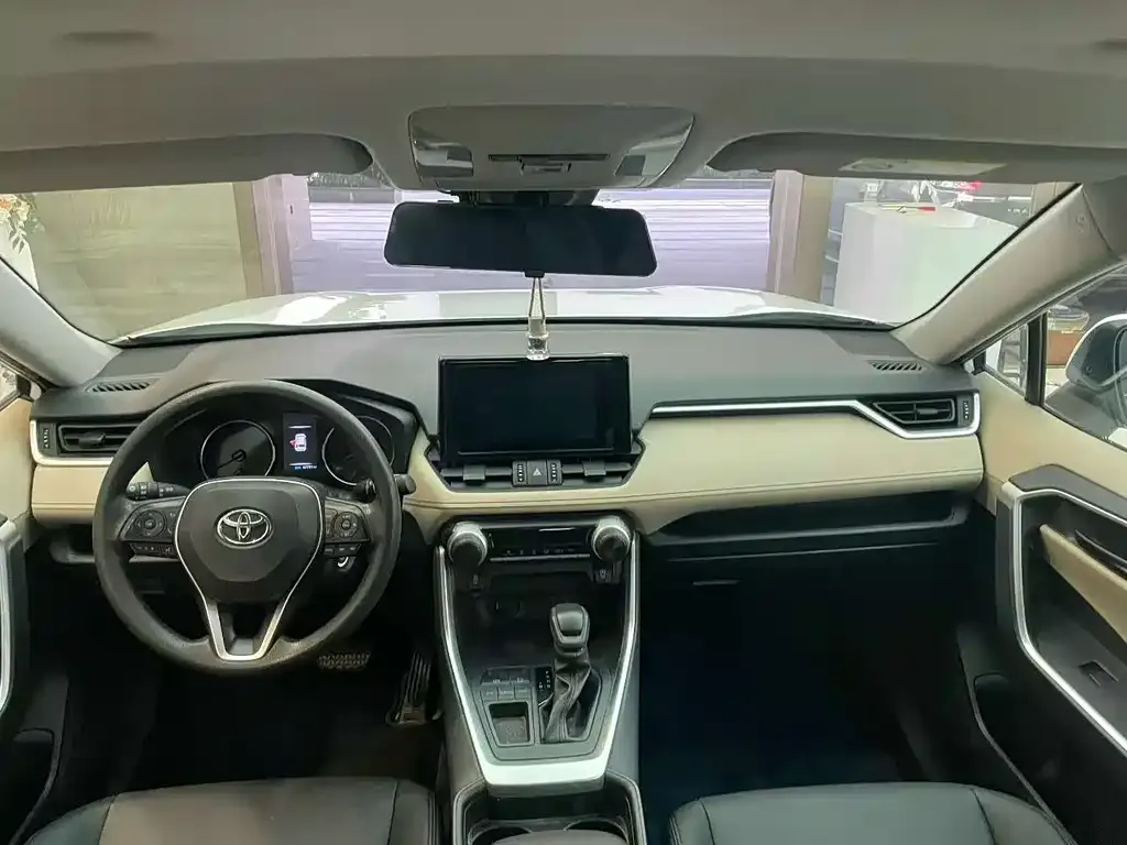 Toyota RAV4 — фото 2