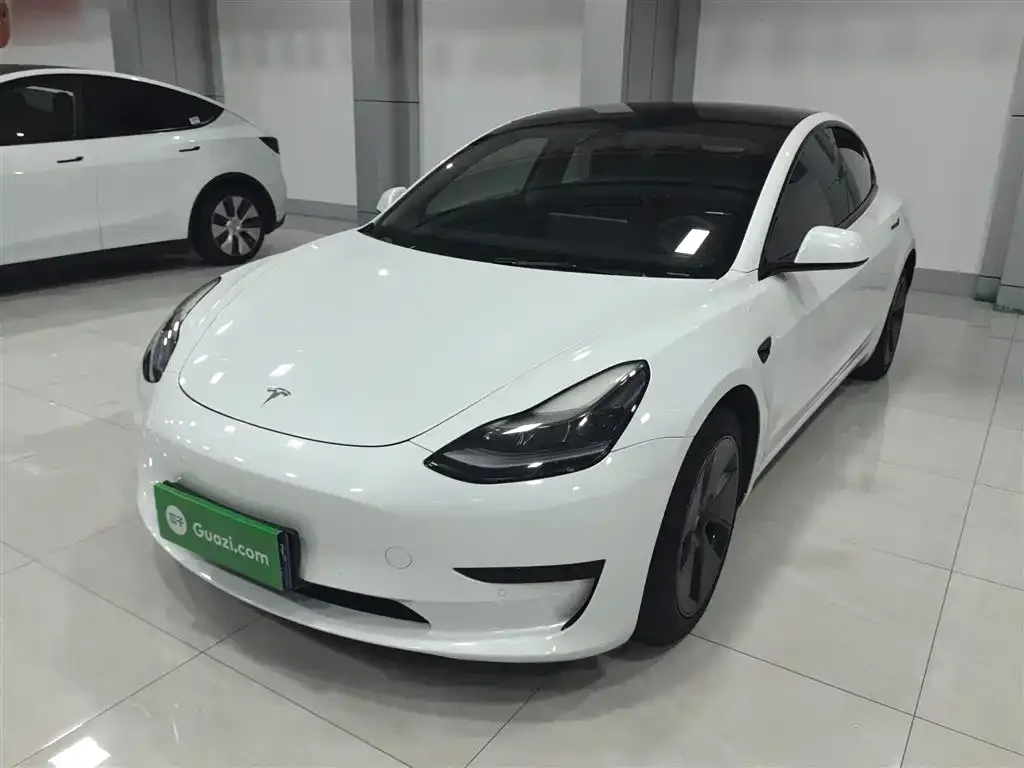 Tesla Model 3 — фото 1